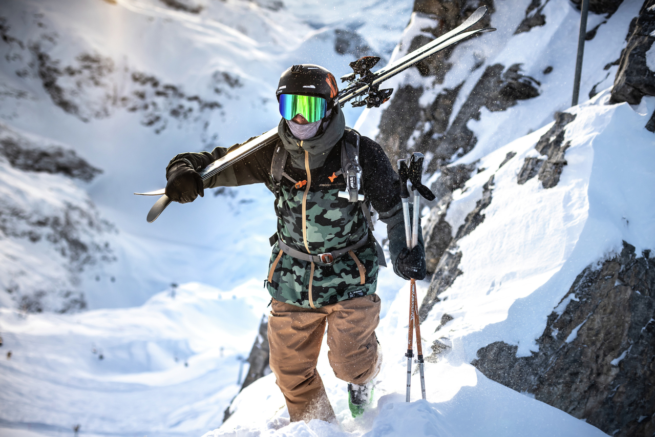 Na co zwracać uwagę kupując strój narciarski?